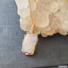 Load image into Gallery viewer, Moonstone Goddess - Rosegold wiring Gold Satellite - One of a kind Necklace