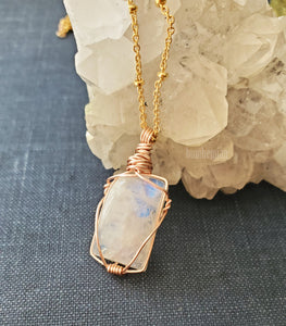 Moonstone Goddess - Rosegold wiring Gold Satellite - One of a kind Necklace