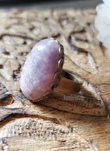 Load image into Gallery viewer, Vintage Scallop Lepidolite Oval Ring